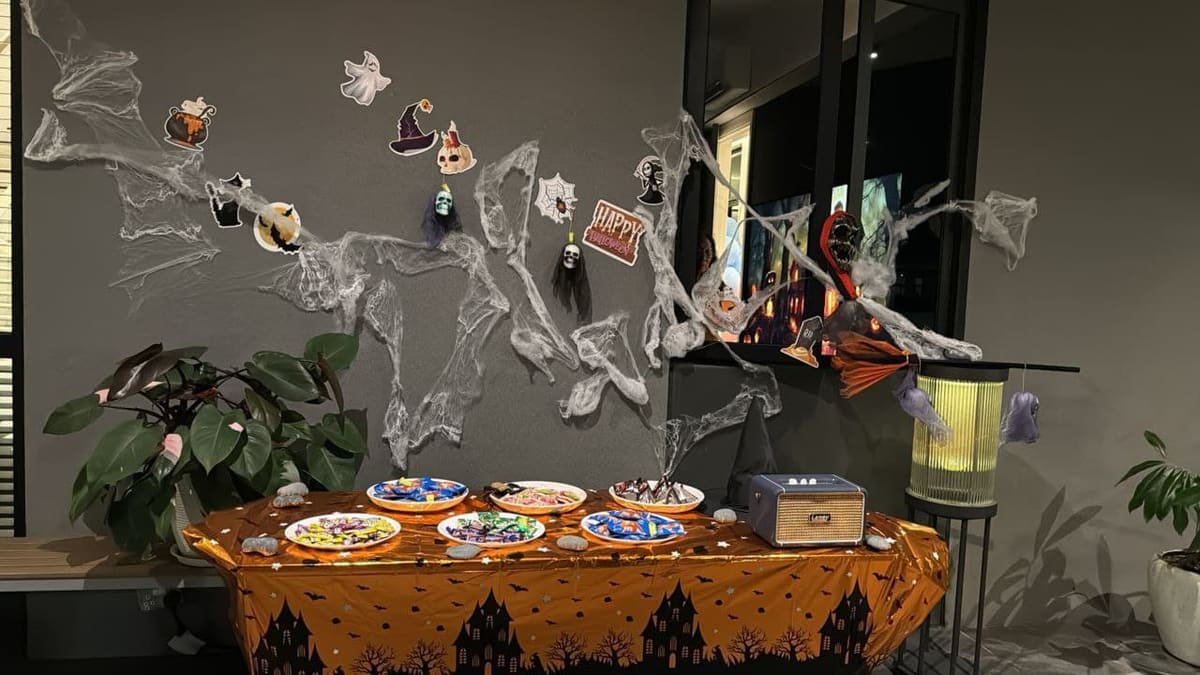 Resident-led decoration in the spirit of self-organised community events and activities