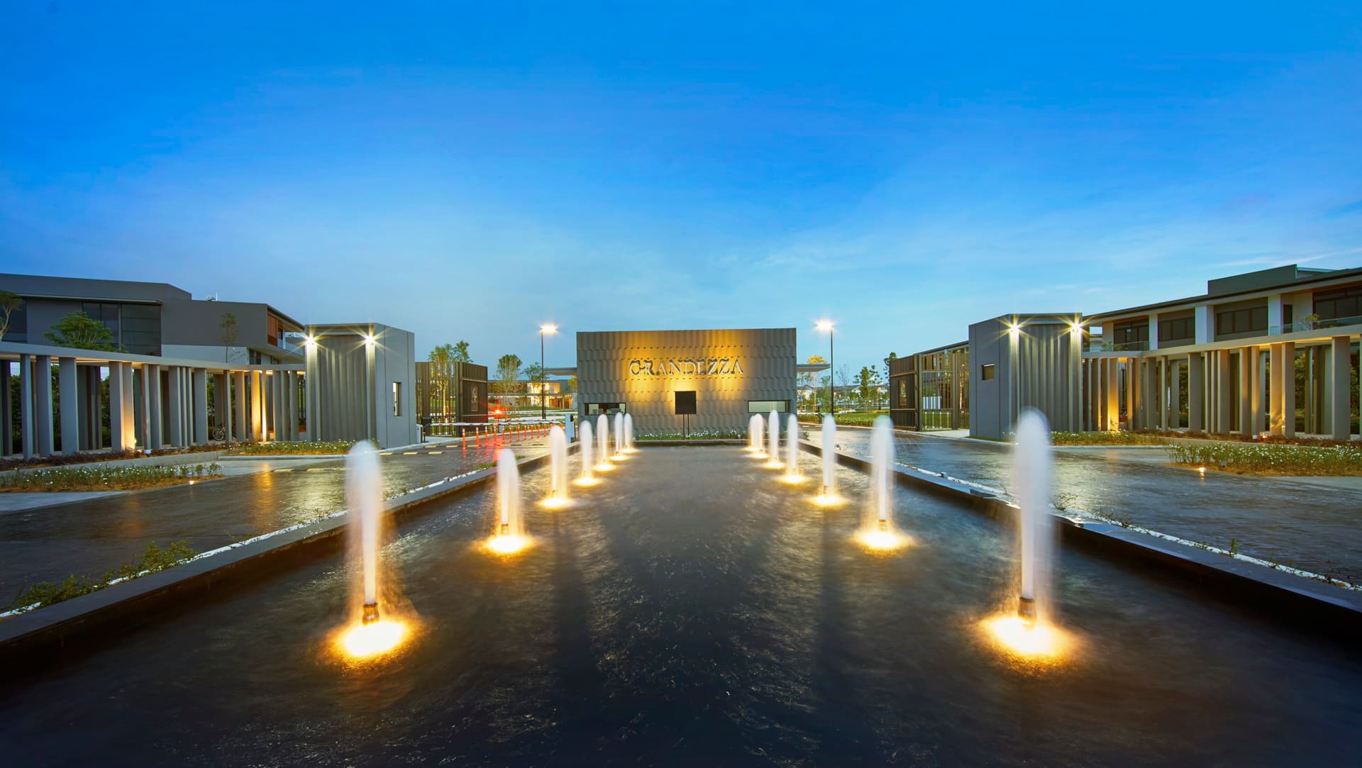 Grandezza arrival axis with fountain, greenery, and layered landscape features